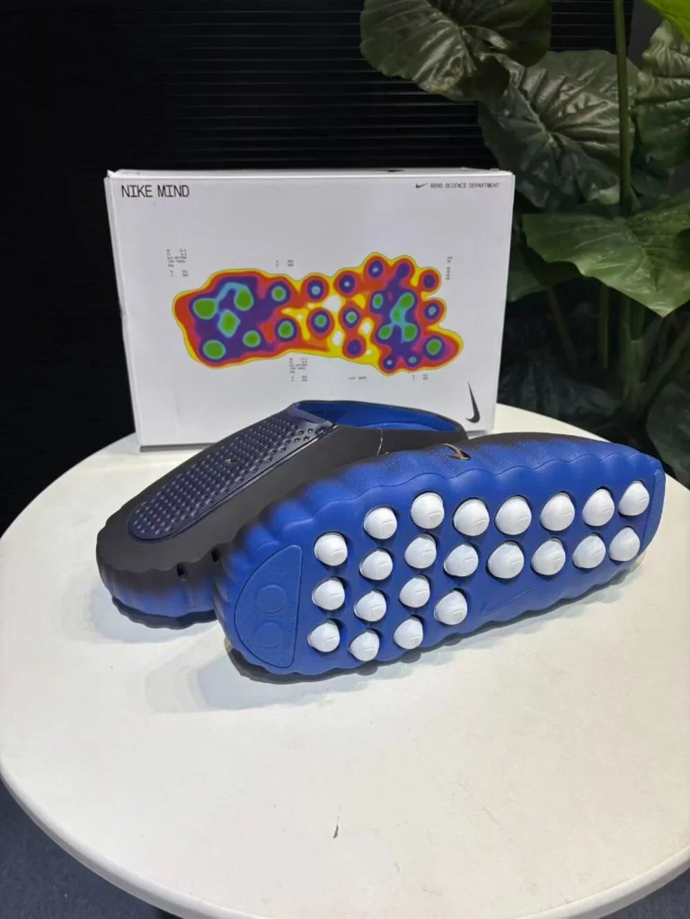 mind001 Slippers, massage shoes.